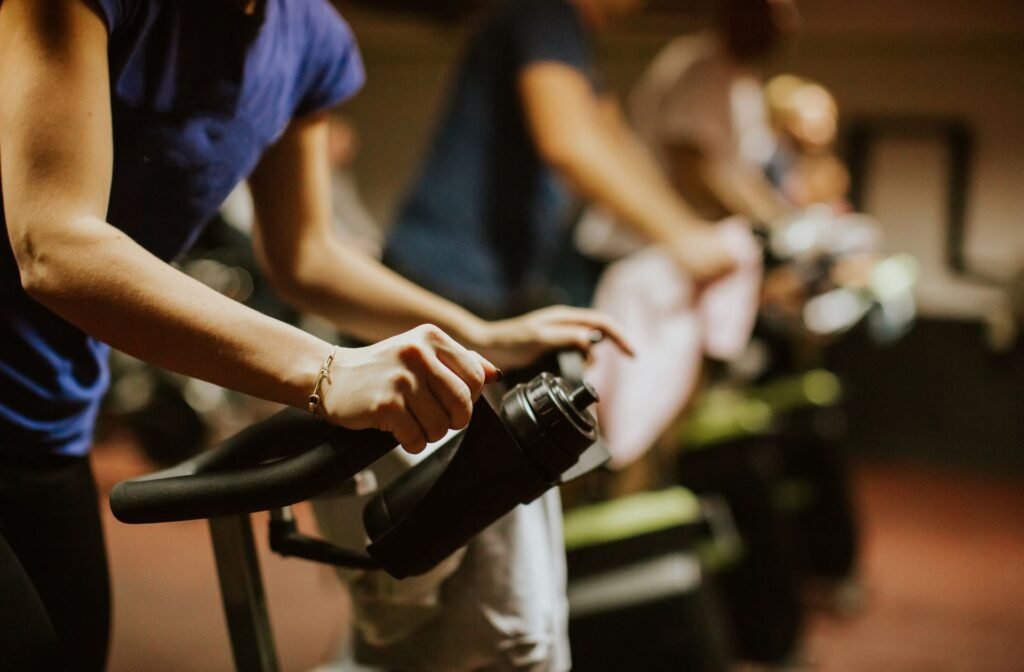 Rider holding the handlebars during an indoor cycling class